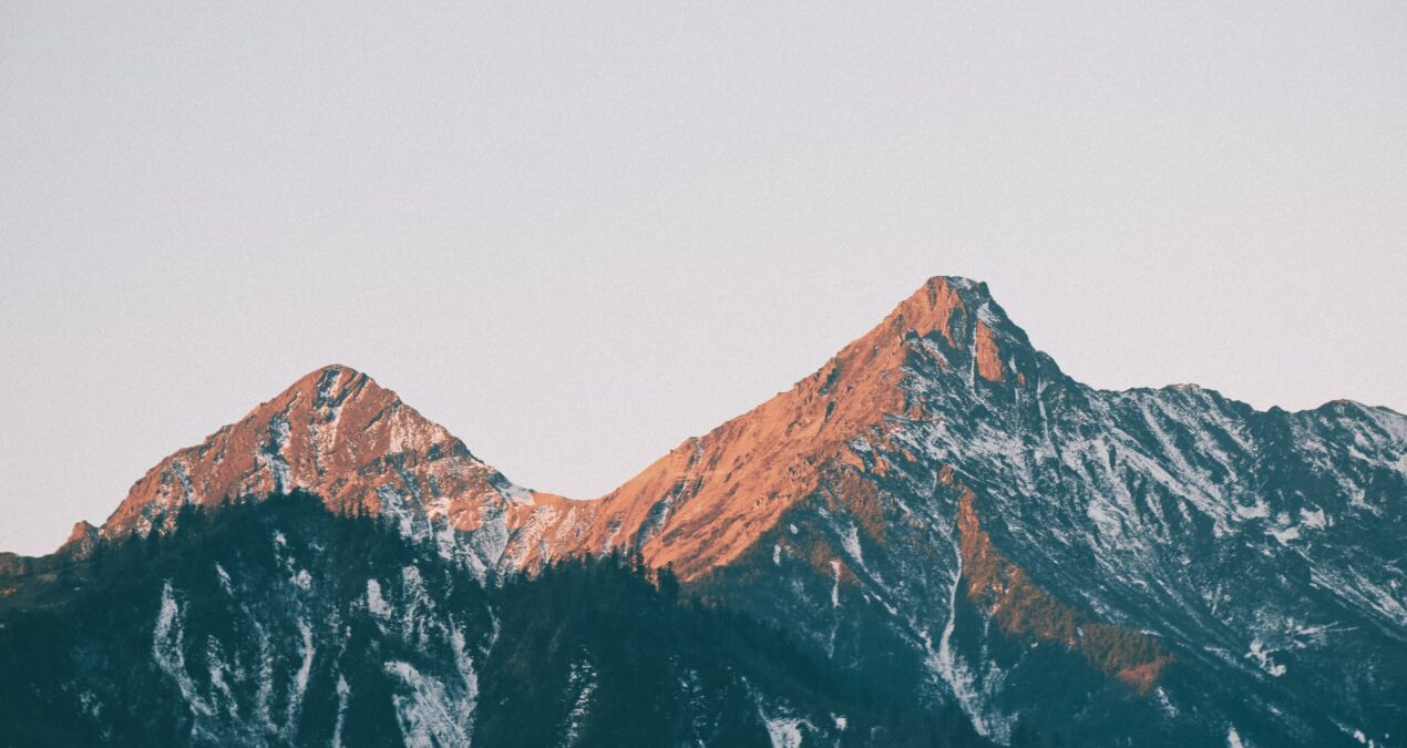 Montagne en été : Alpes ou Pyrénées ?